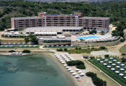 AKS HINITSA BAY 4* , στην παραλία Χινίτσας στο Πόρτο Χέλι 